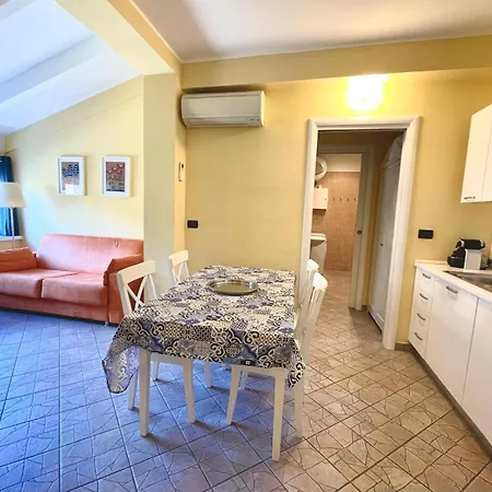 Hostdomus - Sunflower Apartment