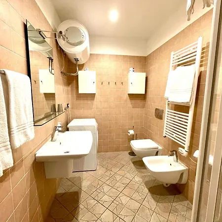 Hostdomus - Sunflower Apartment *