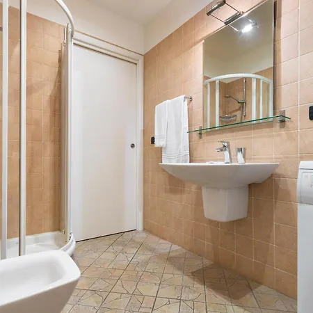 Hostdomus - Sunflower * Алассио